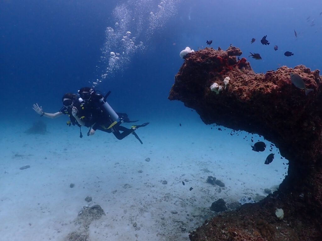 プーケットのラチャ島で体験ダイビング