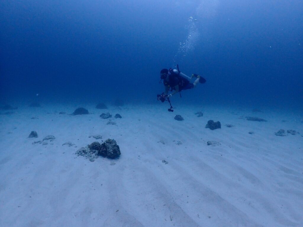 プーケットのラチャ島でダイビング