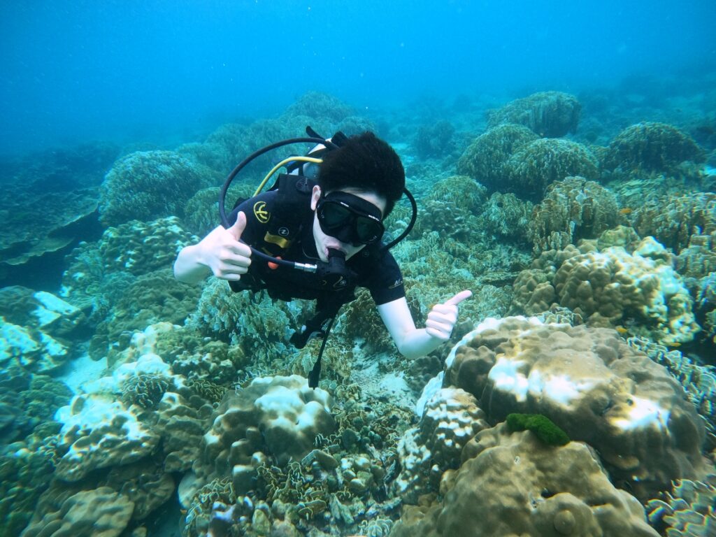 プーケットのラチャ島で体験ダイビング