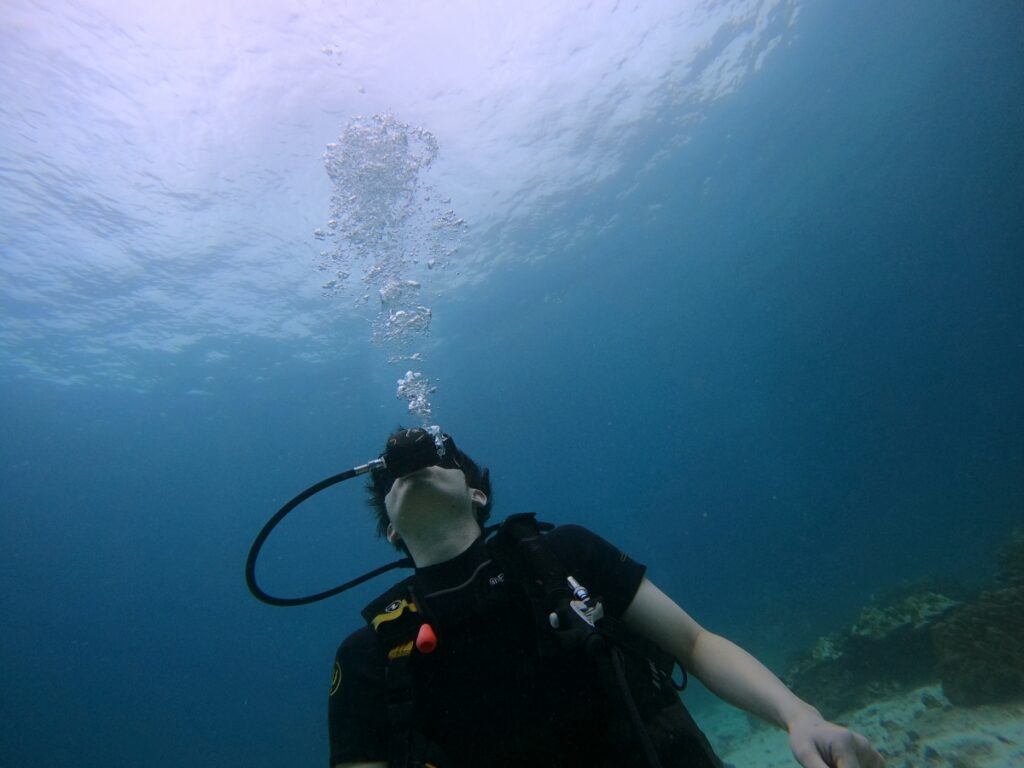 プーケットのラチャ島で体験ダイビング