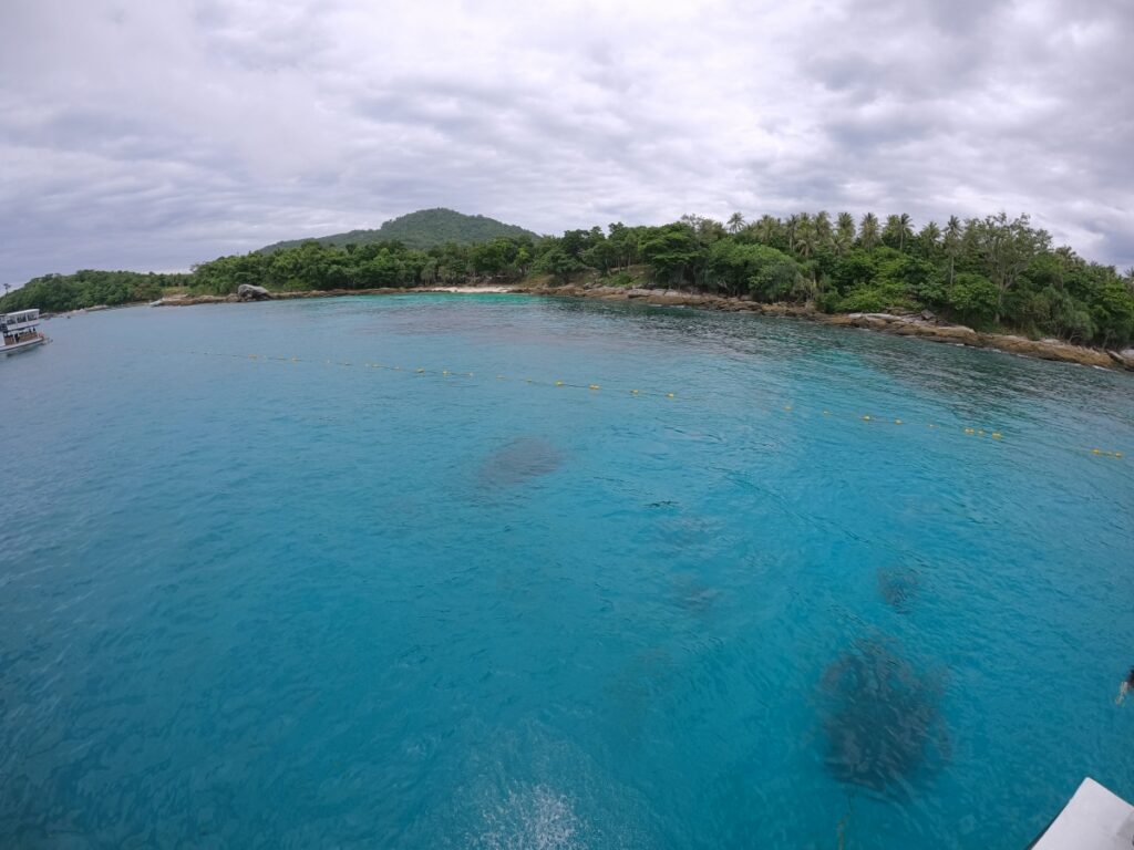 プーケットのラチャ島で体験ダイビング