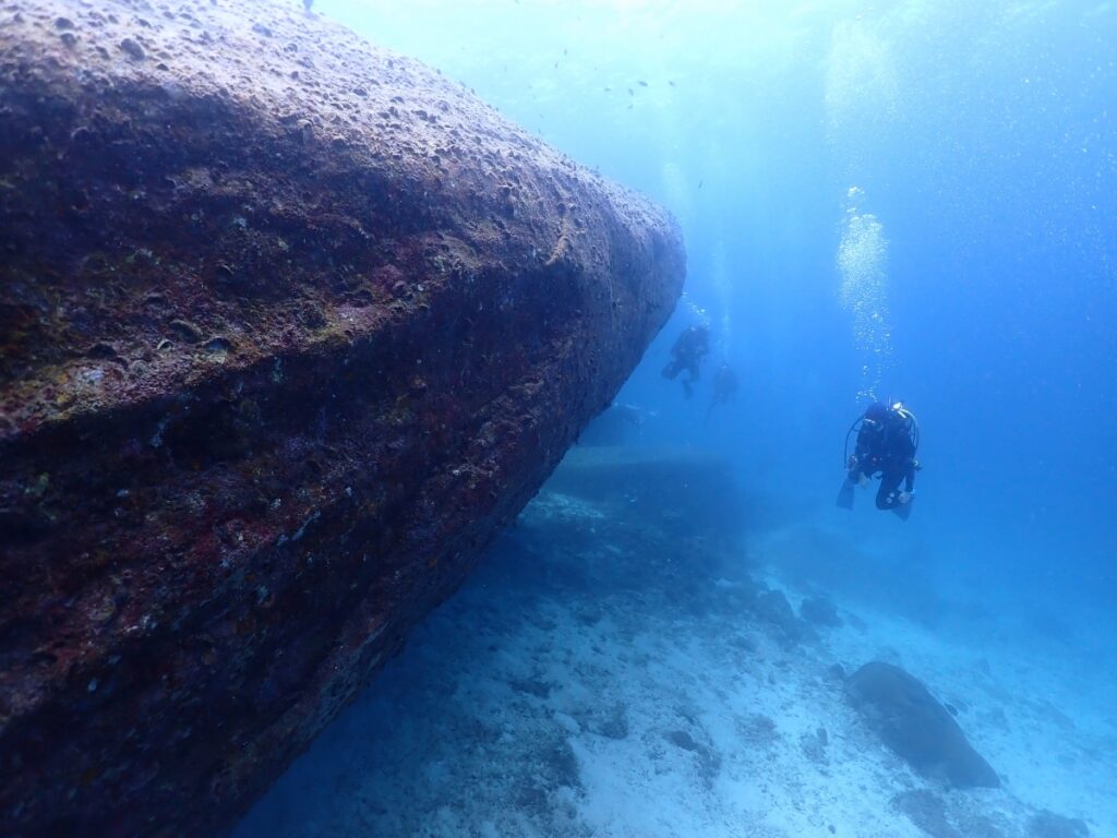 プーケットのラチャ島でダイビング