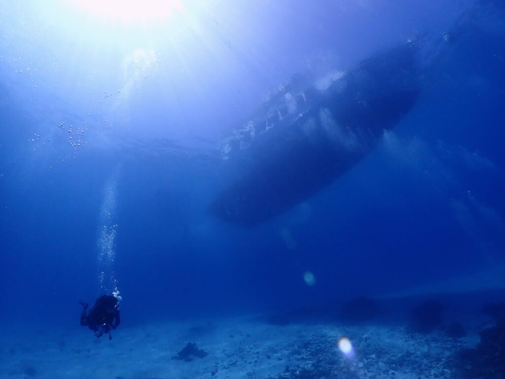 プーケットのラチャ島でダイビング