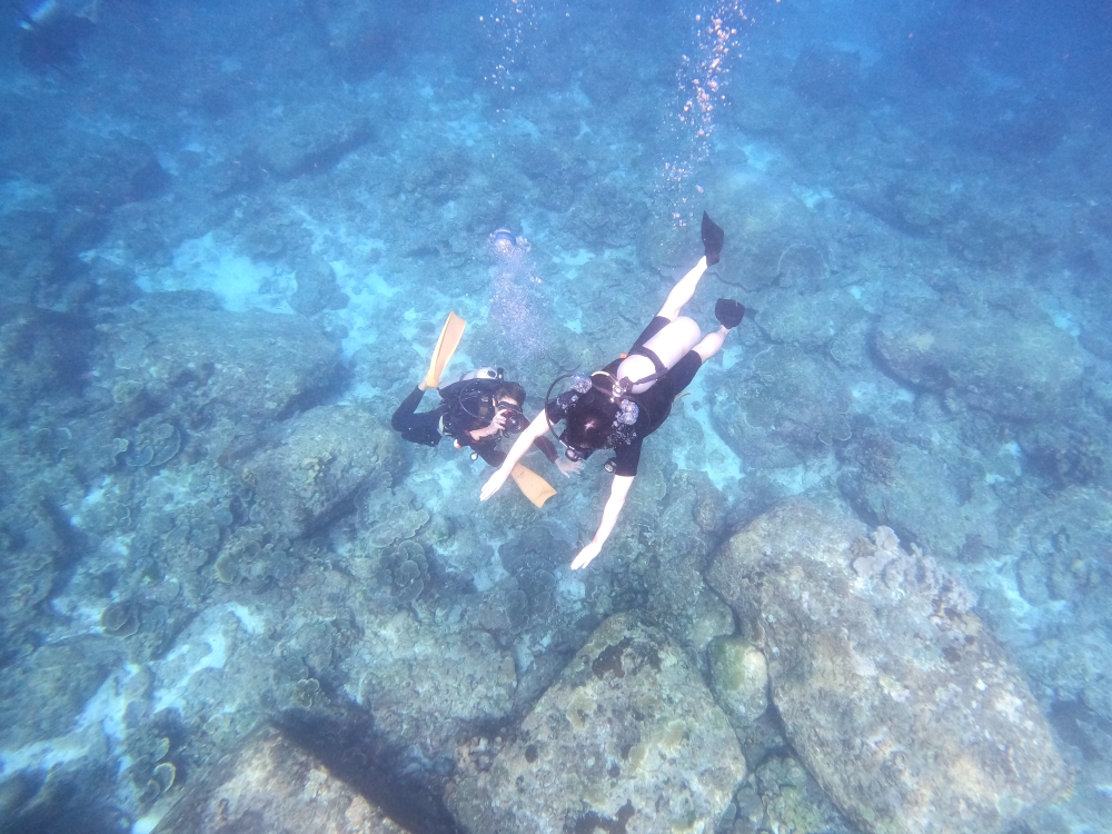 プーケットのラチャ島でシュノーケリング