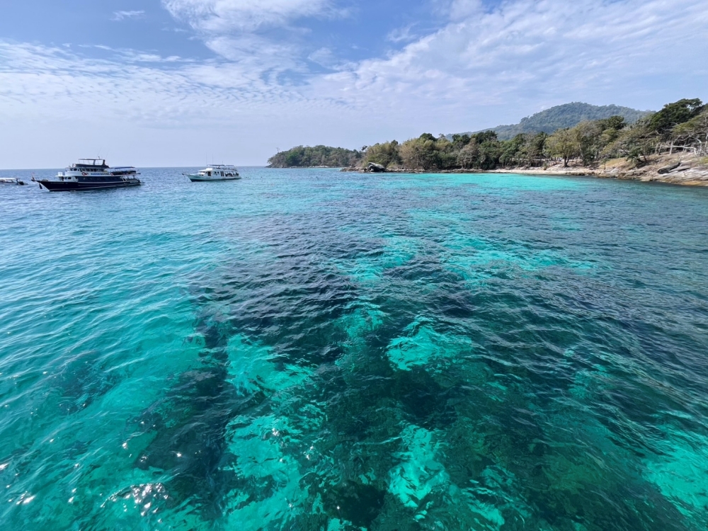 プーケットのラチャ島で体験ダイビング