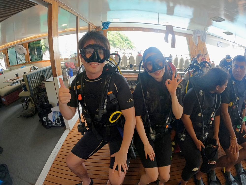 プーケットのラチャ島で体験ダイビング