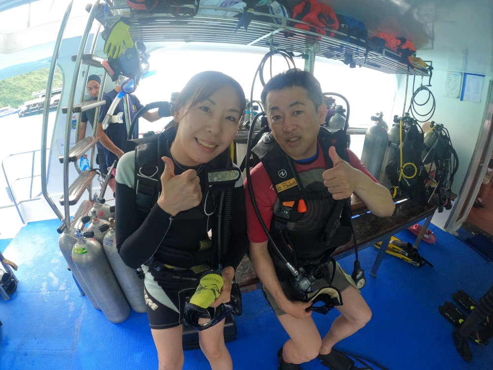 プーケットのラチャ島で体験ダイビング