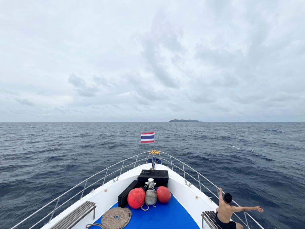プーケットのラチャ島で体験ダイビング