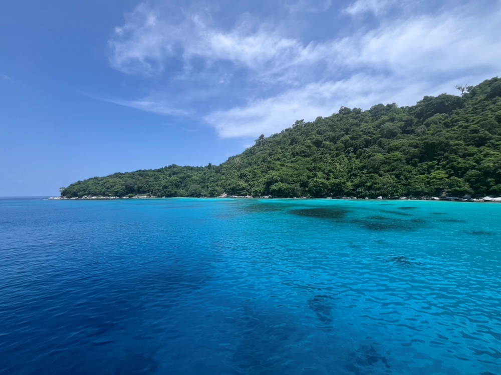 プーケットのラチャ島でダイビング