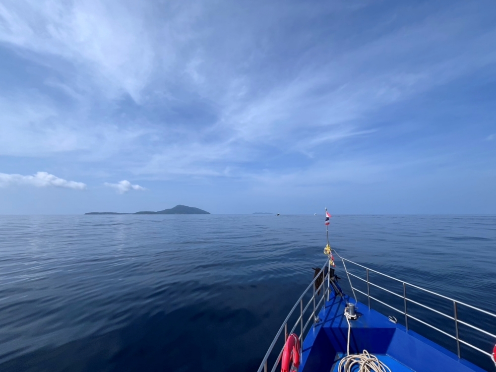 プーケットのラチャ島でダイビング