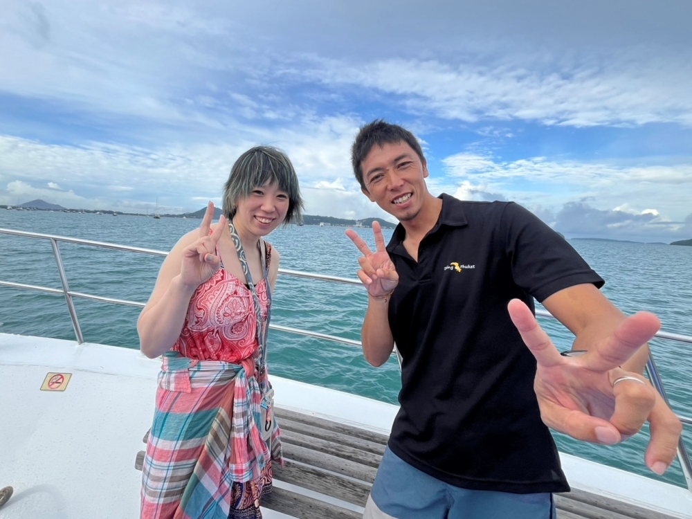 プーケットのラチャ島でダイビング