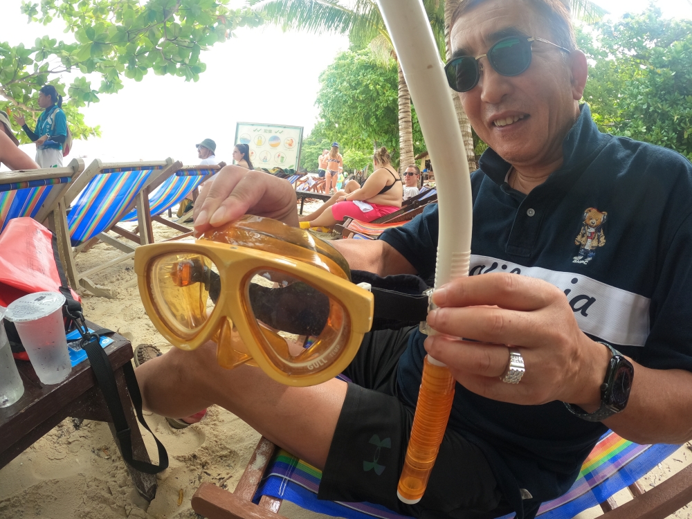 プーケットのバナナビーチでシュノーケリング