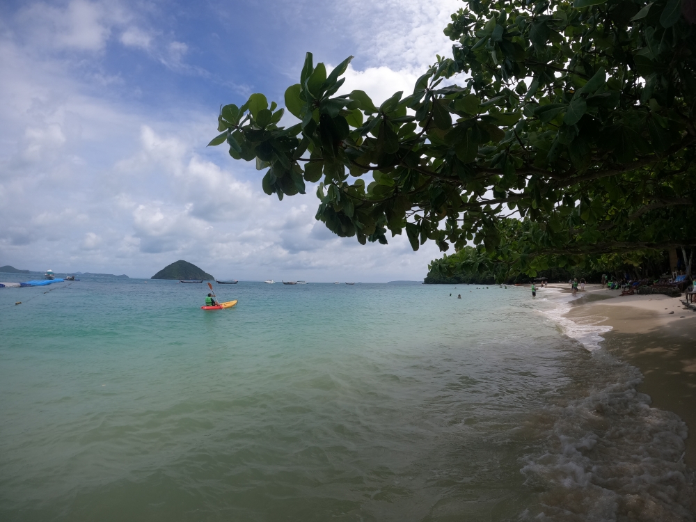 プーケットのバナナビーチでシュノーケリング