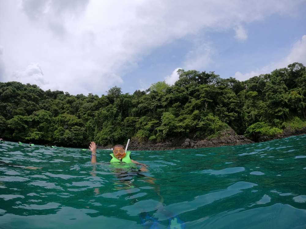 プーケットのバナナビーチでシュノーケリング