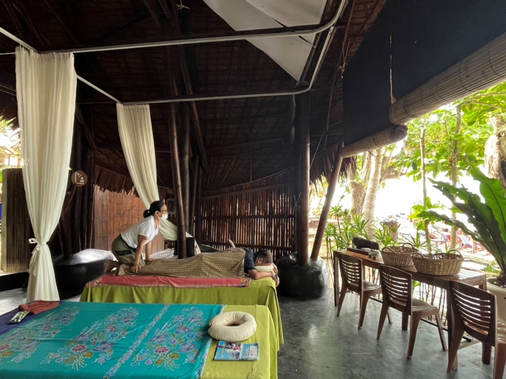 プーケットのバナナビーチでシュノーケリング