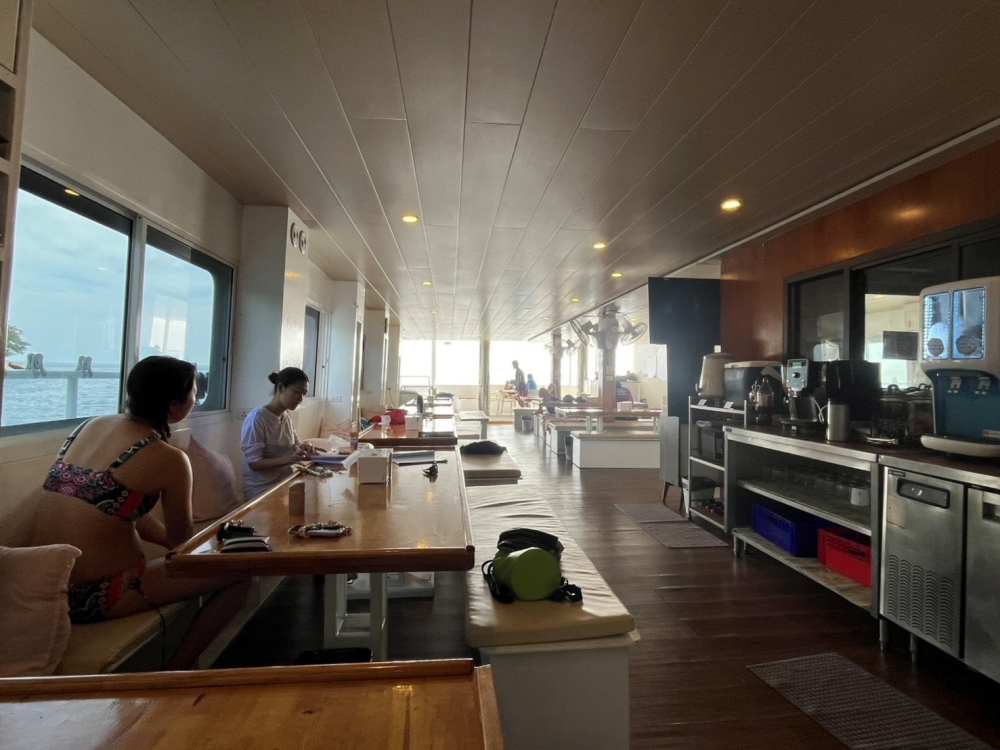 プーケットから行くシミランクルーズでダイビング