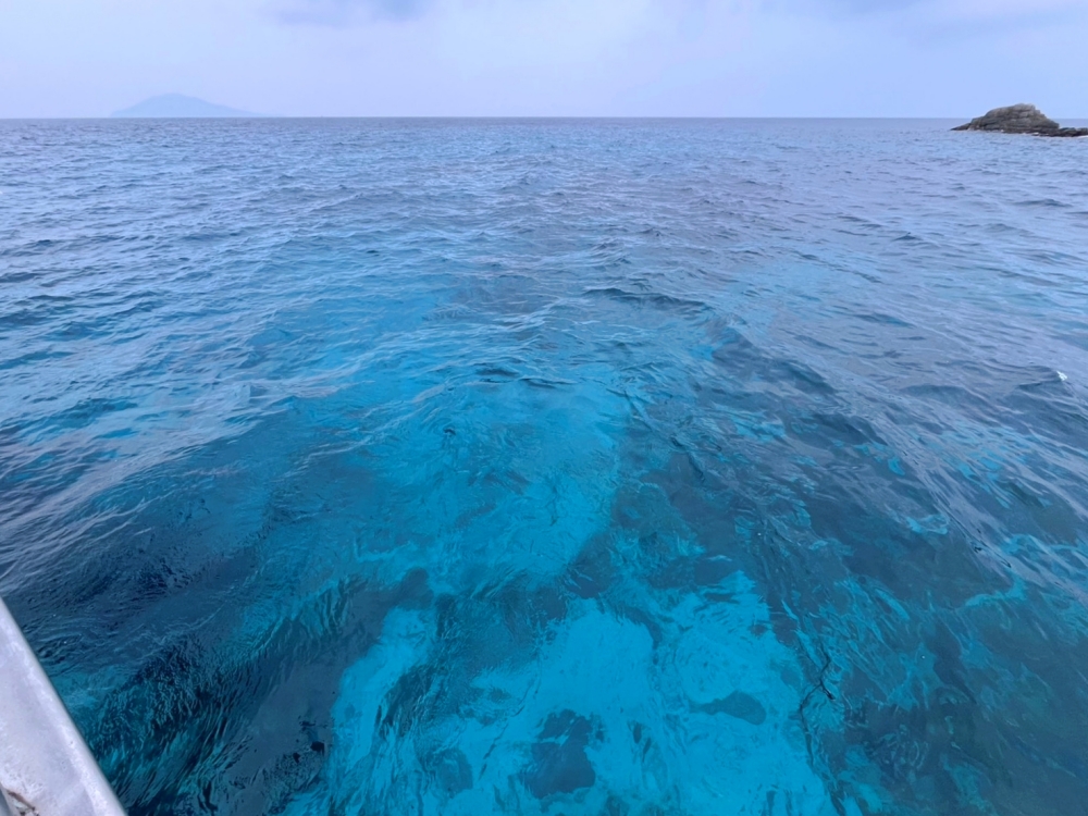 プーケットのラチャ島でダイビング