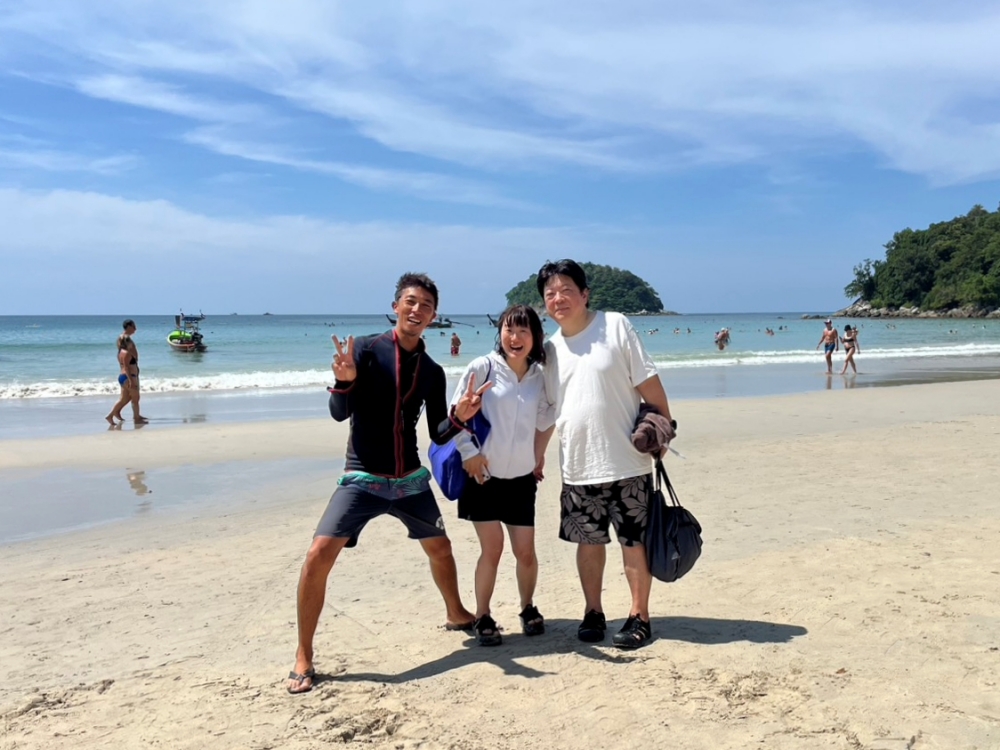 プーケットのカタビーチでシュノーケリング