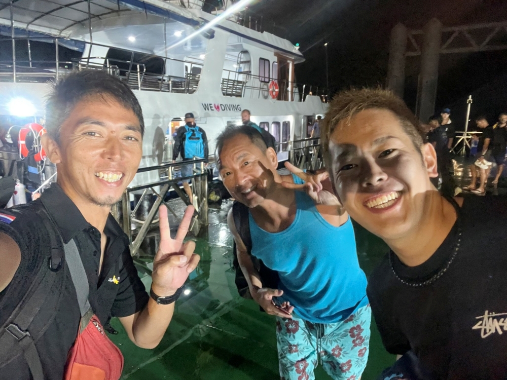 プーケットのピピ島でダイビング