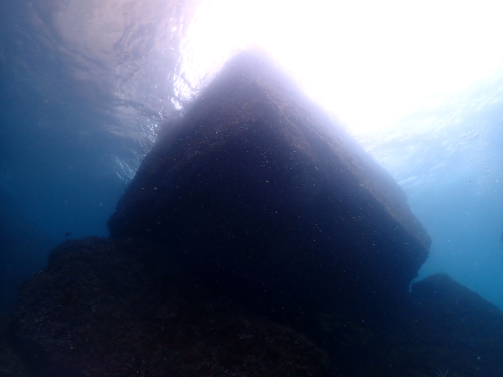 プーケットのピピ島でダイビング