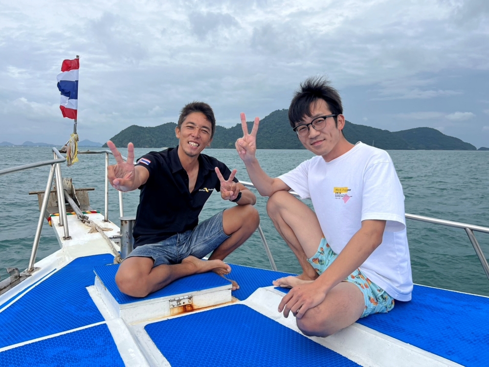 プーケットのラチャヤイ島で体験ダイビング