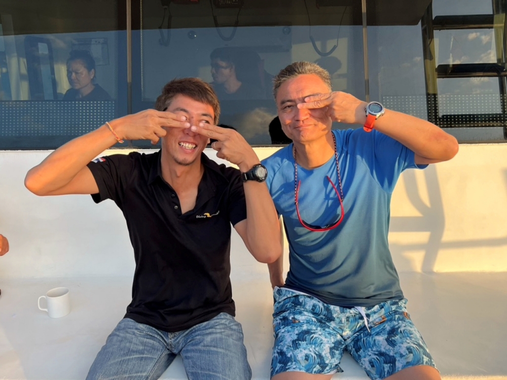 プーケットのピピ島でダイビング