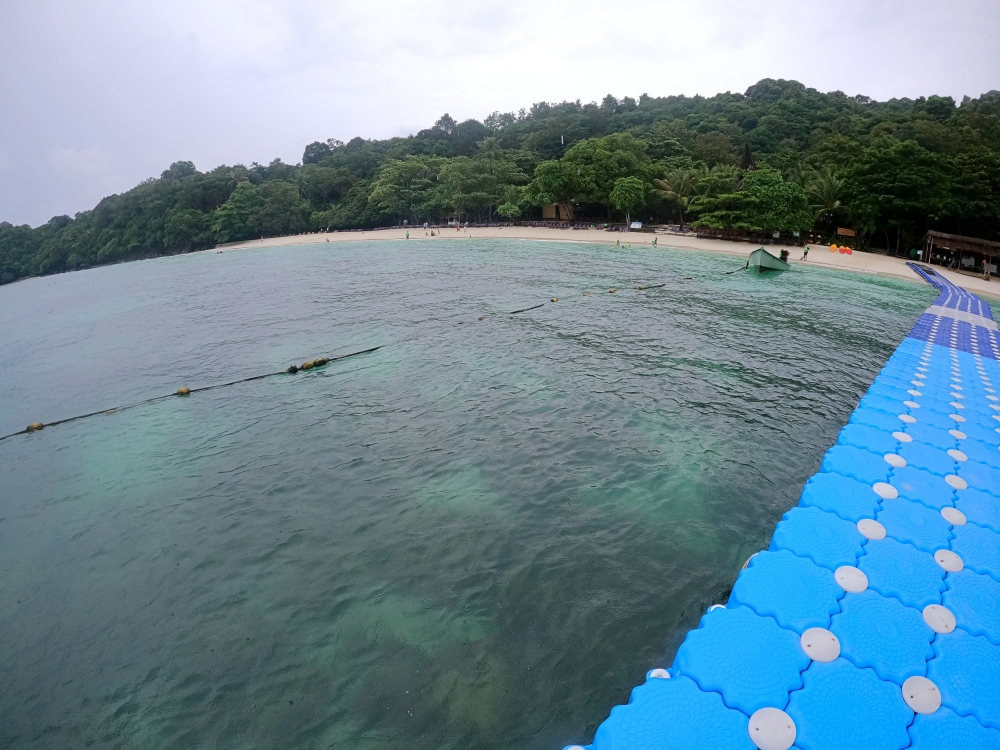 プーケットのバナナビーチでシュノーケリング