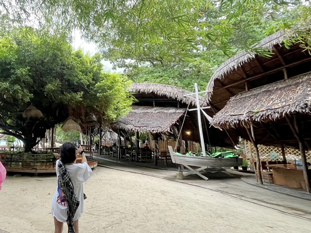 プーケットのバナナビーチでシュノーケリング