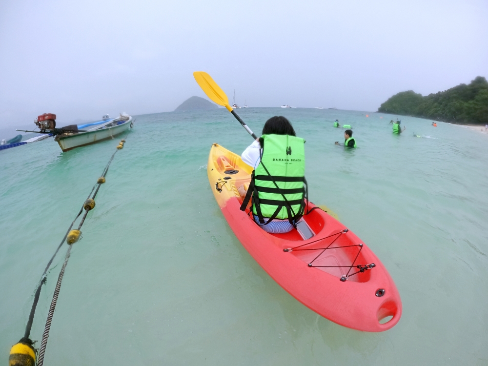 プーケットのバナナビーチでシュノーケリング
