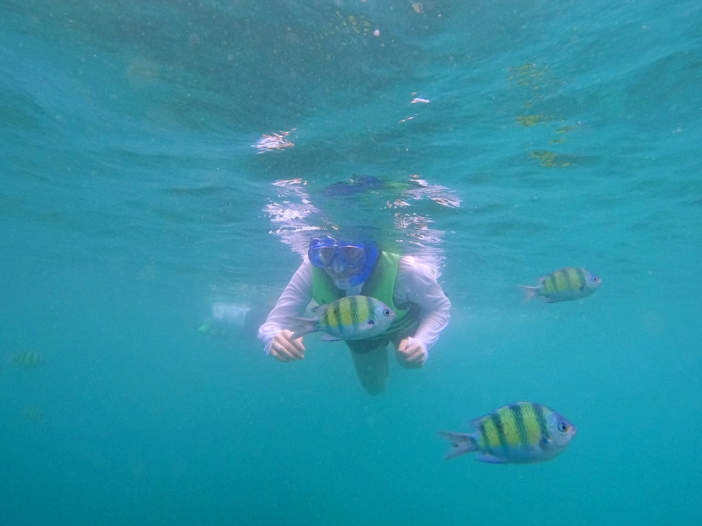 プーケットのバナナビーチでシュノーケリング