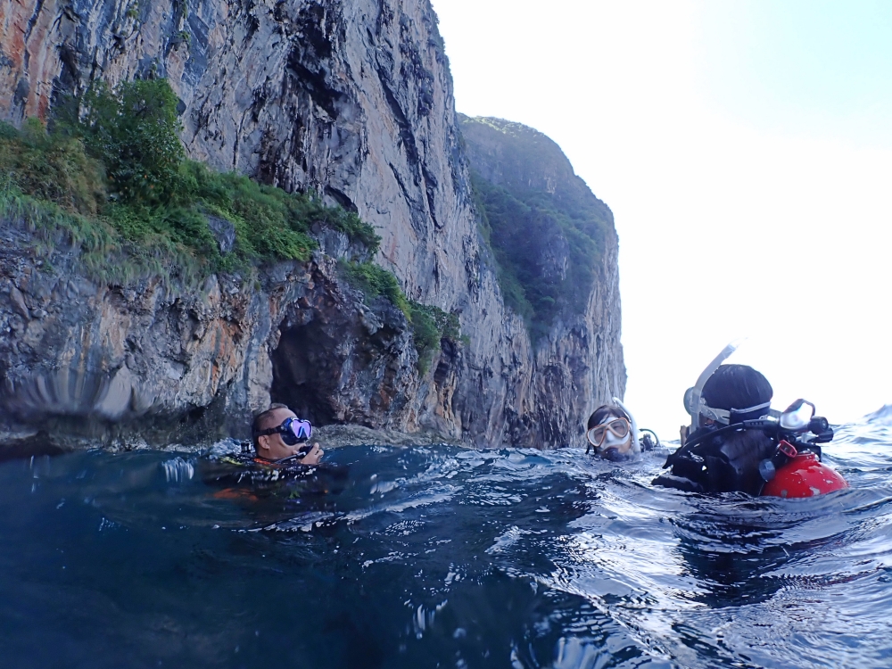 プーケットのピピ島でファンダイビング