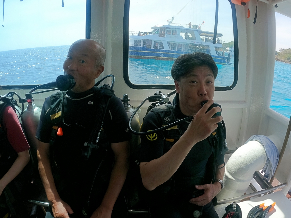 プーケットのラチャ島で体験ダイビング