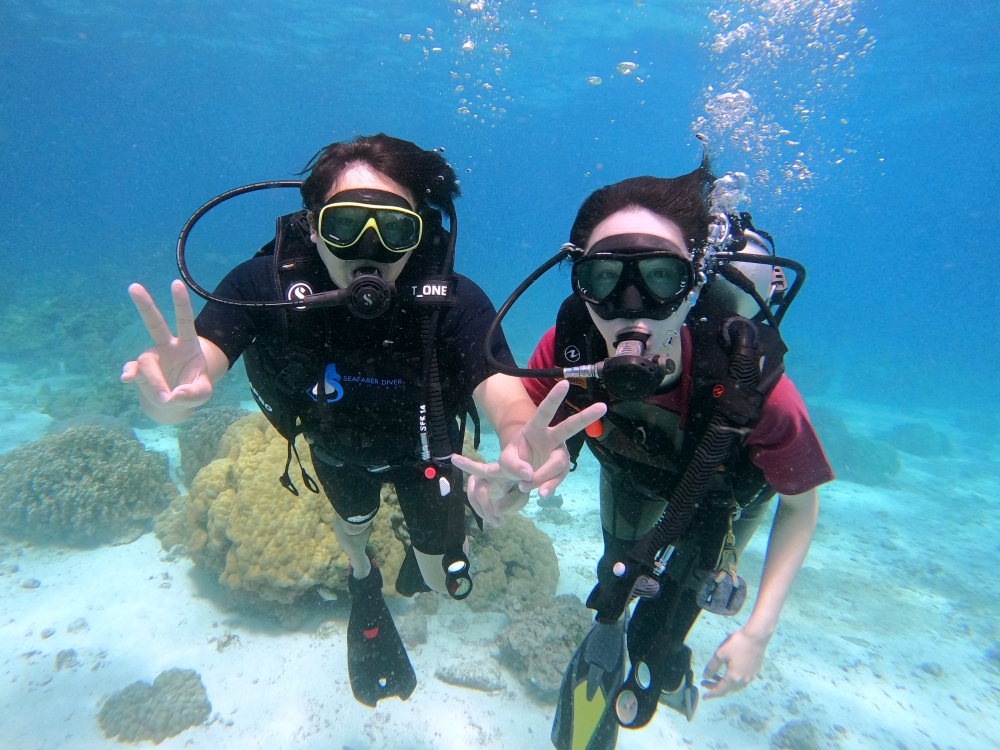 プーケットのラチャ島で体験ダイビング