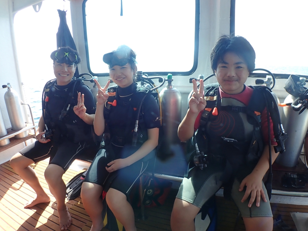 プーケットのラチャ島で体験ダイビング