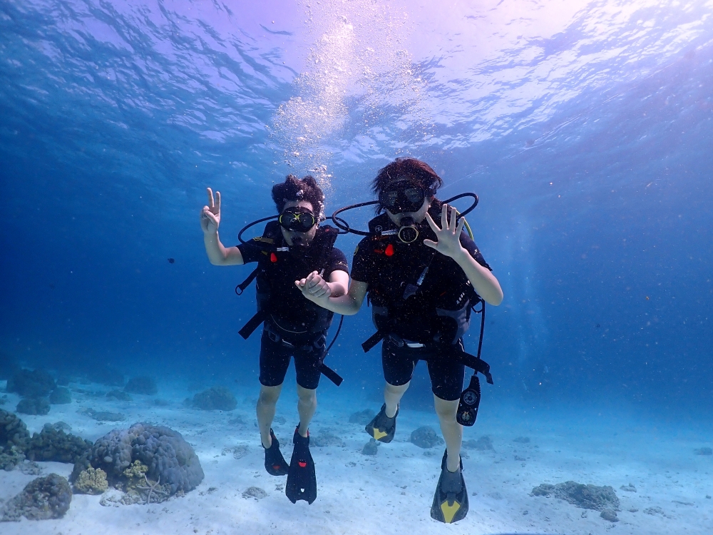 プーケットのラチャ島で体験ダイビング