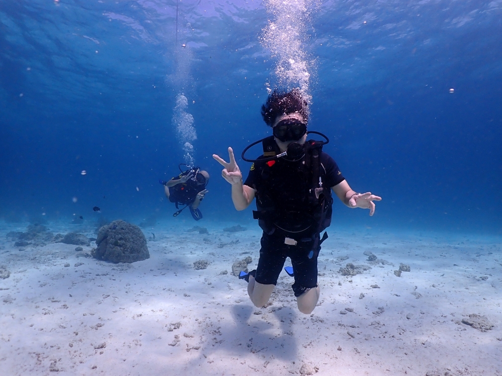 プーケットのラチャ島で体験ダイビング