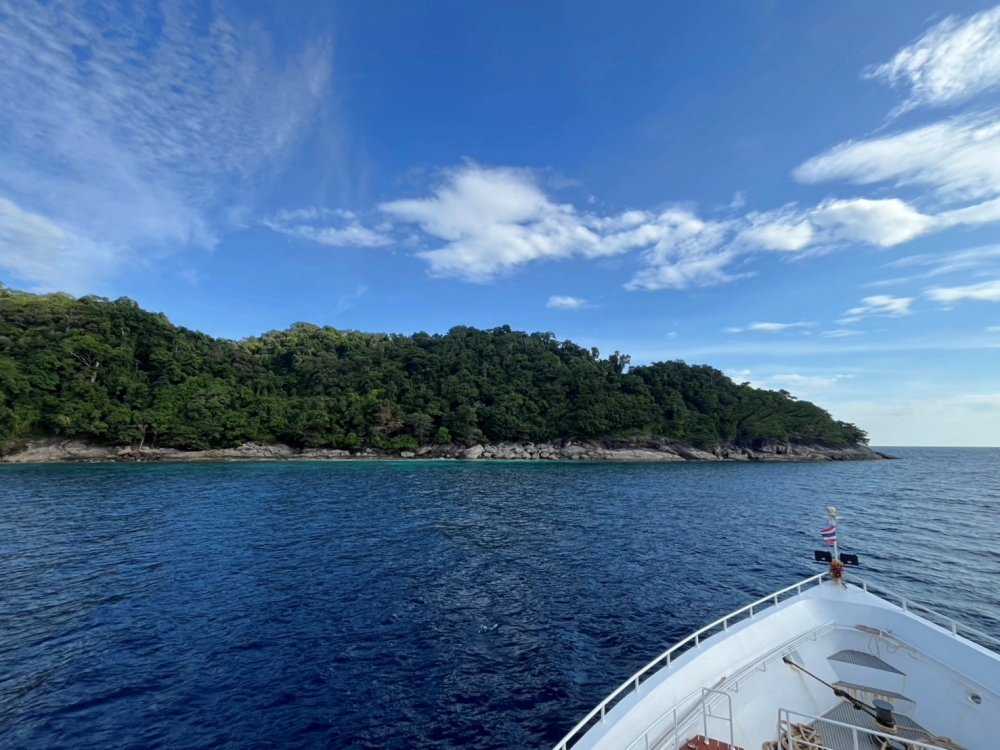 シミランクルーズでダイビング