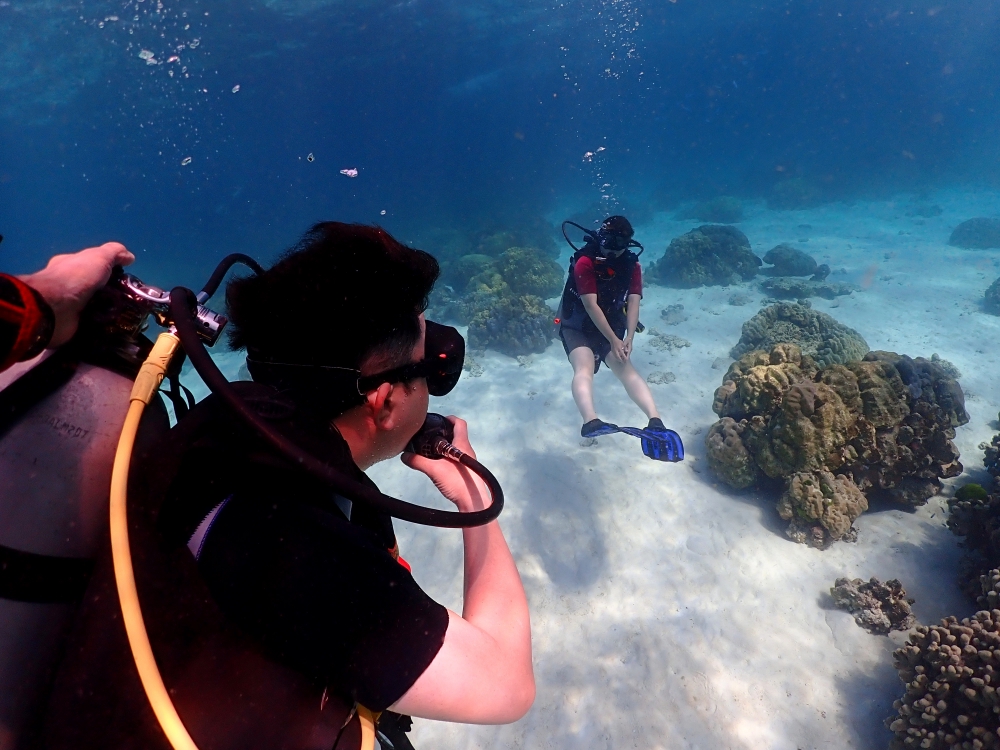 プーケットのラチャ島で体験ダイビング