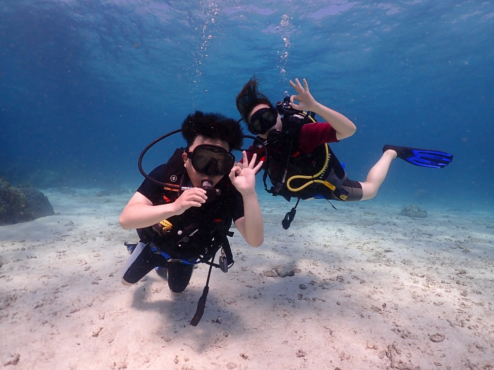 プーケットのラチャ島で体験ダイビング
