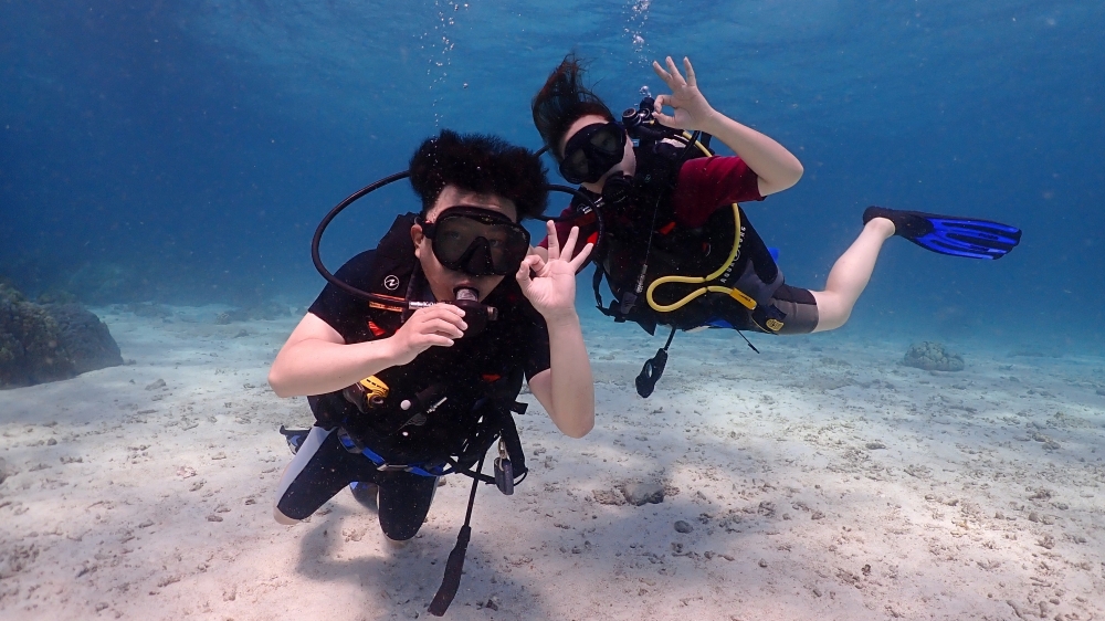 プーケットのラチャ島で体験ダイビング