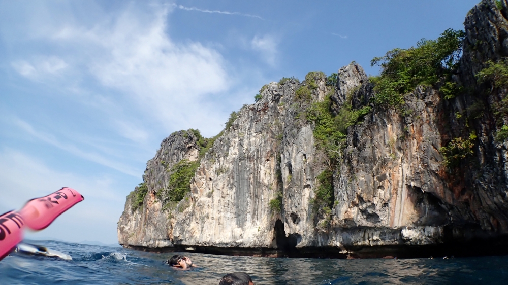 プーケットのマリンパークでダイビング