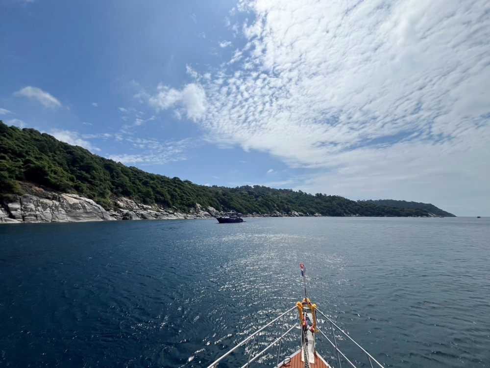 プーケットのラチャ島でダイビング