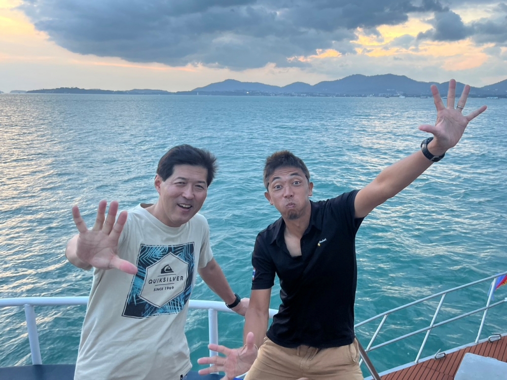 プーケットのピピ島でダイビング