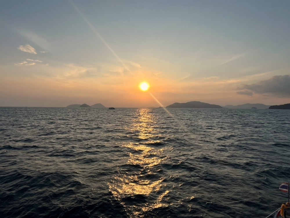 プーケットのピピ島でダイビング