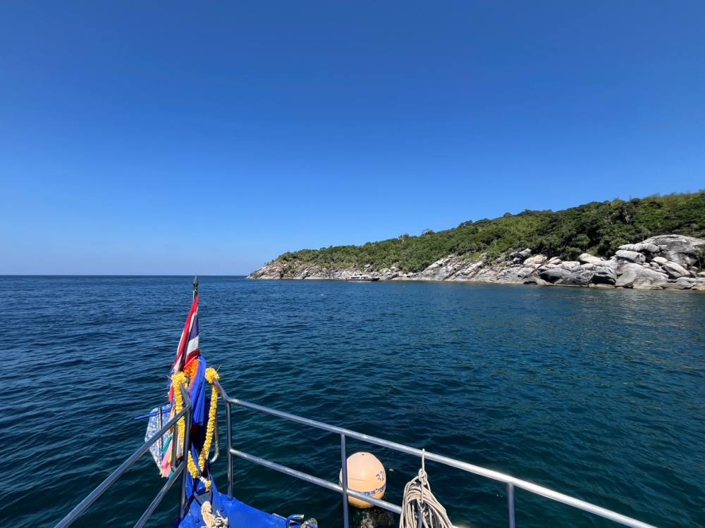 プーケットのラチャ島でダイビング