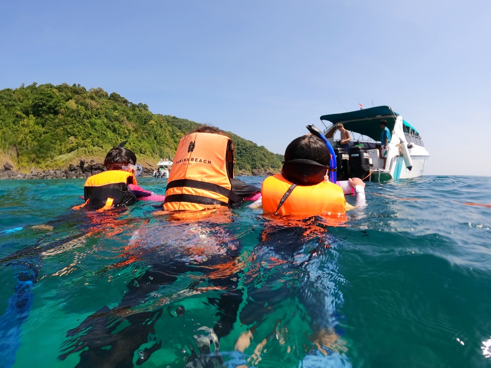 コーラル島バナナビーチ　シュノーケリングツアー