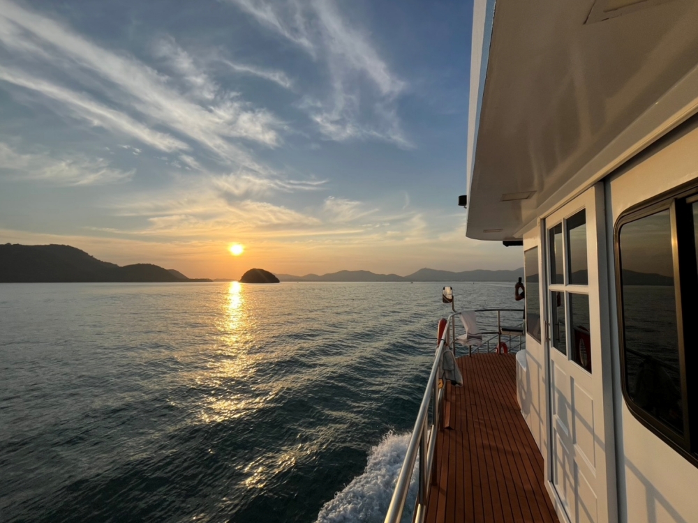 プーケットのピピ島でダイビング