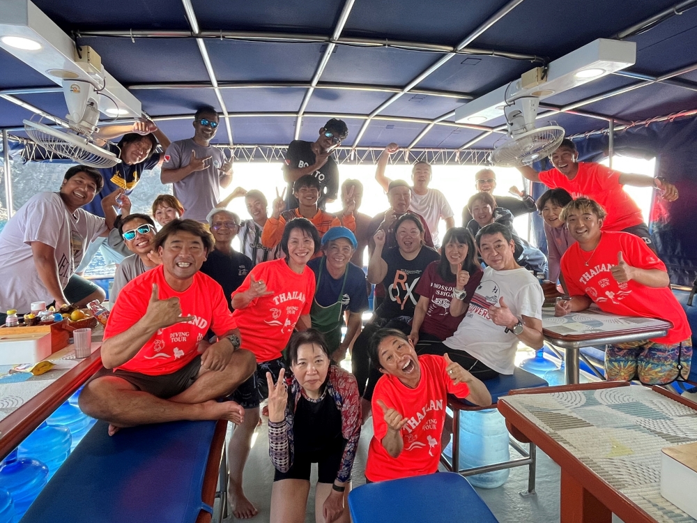 シミランチャータークルーズでダイビング