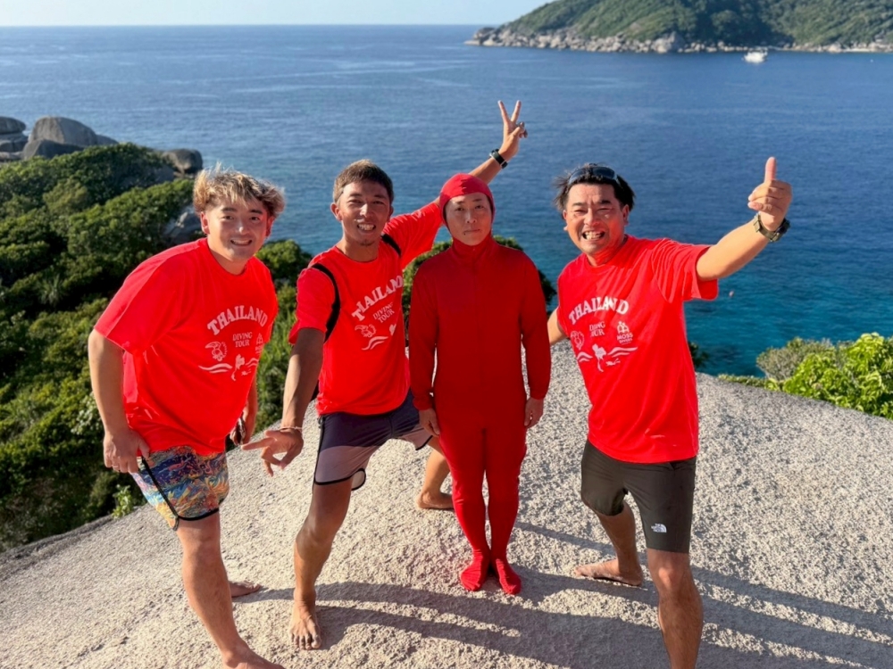 シミランチャータークルーズでダイビング