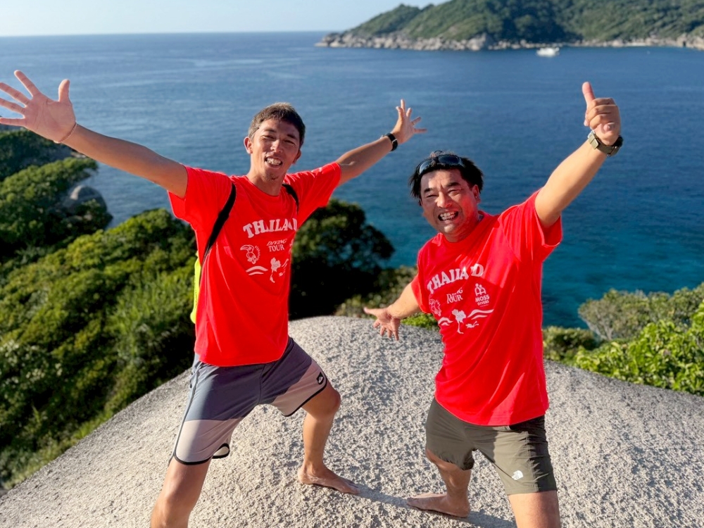 シミランチャータークルーズでダイビング